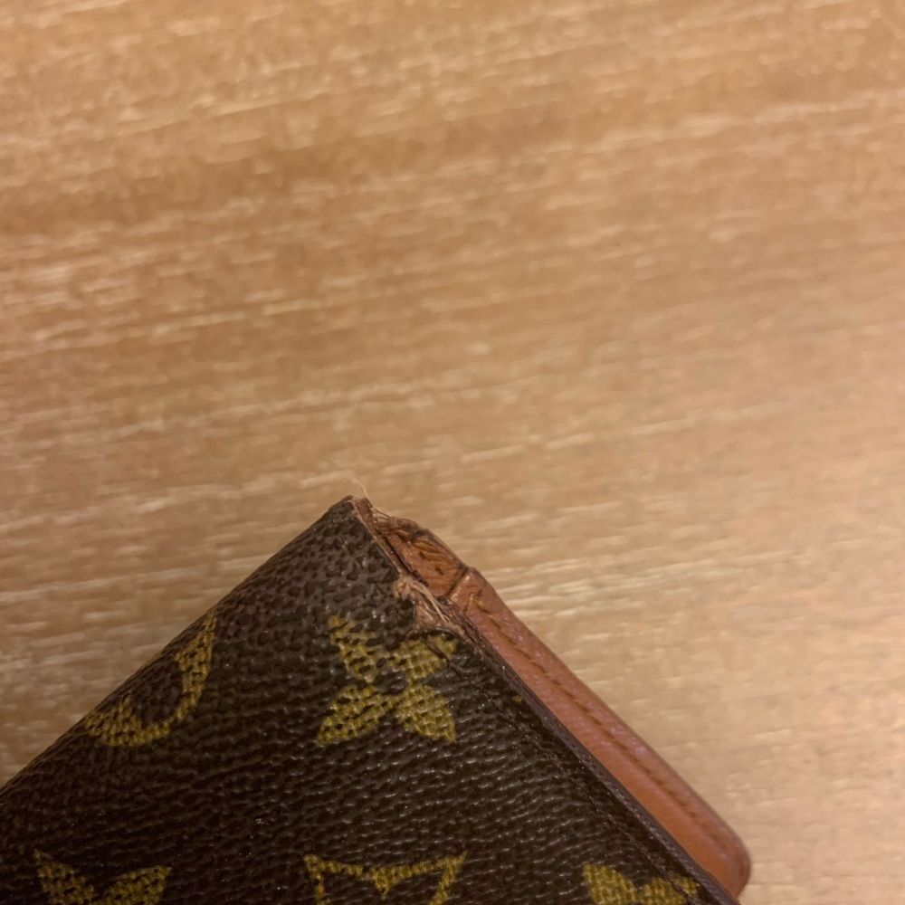 Authentic Louis Vuitton case lock wallet for women - Picture 10 of 13